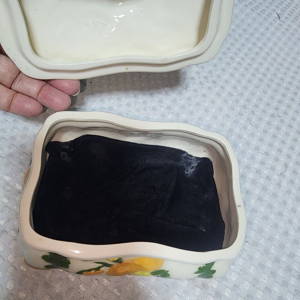 VINTAGE EUC FLORAL SPRING TRINKET BOX - Picture 3 of 7